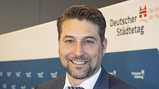 Porträtbild von Uwe Conradt, Oberbürgermeister aus Saarbrücken, Vizepräsident des Deutschen Städtetages