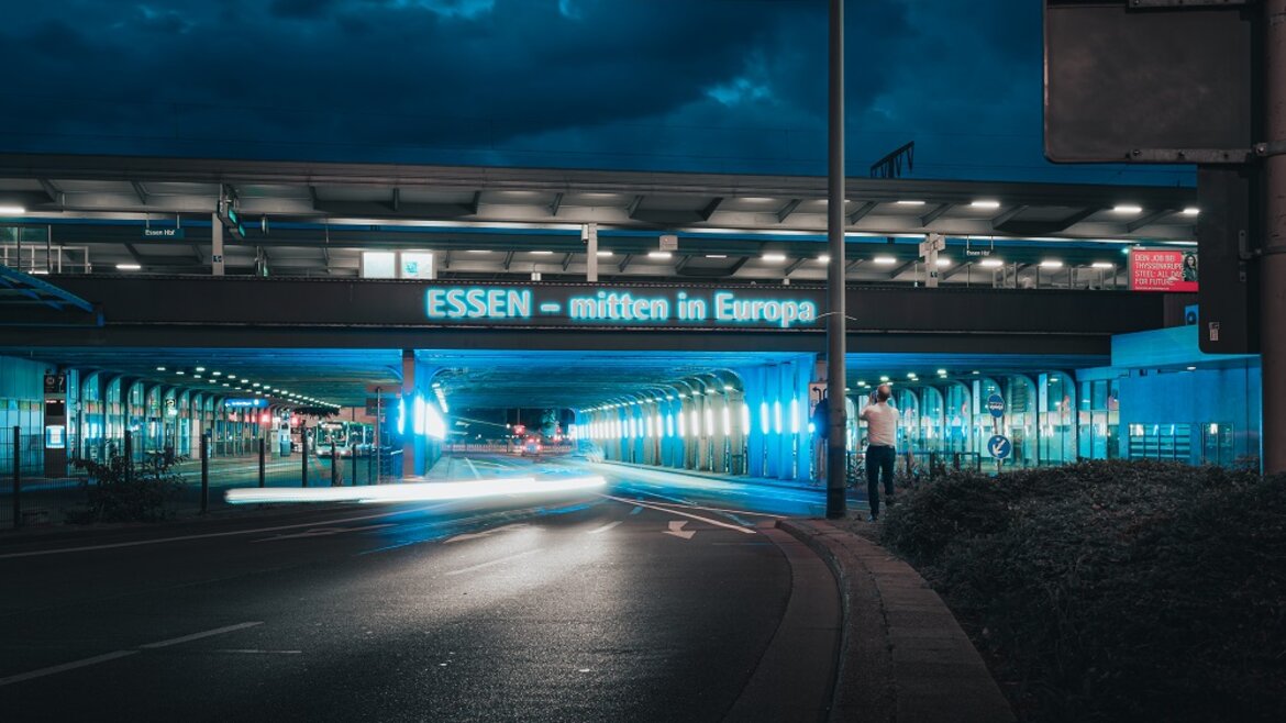 Unterführung am Hauptbahnhof Essen mit dem Schriftzug "Essen - mitten in Europa"