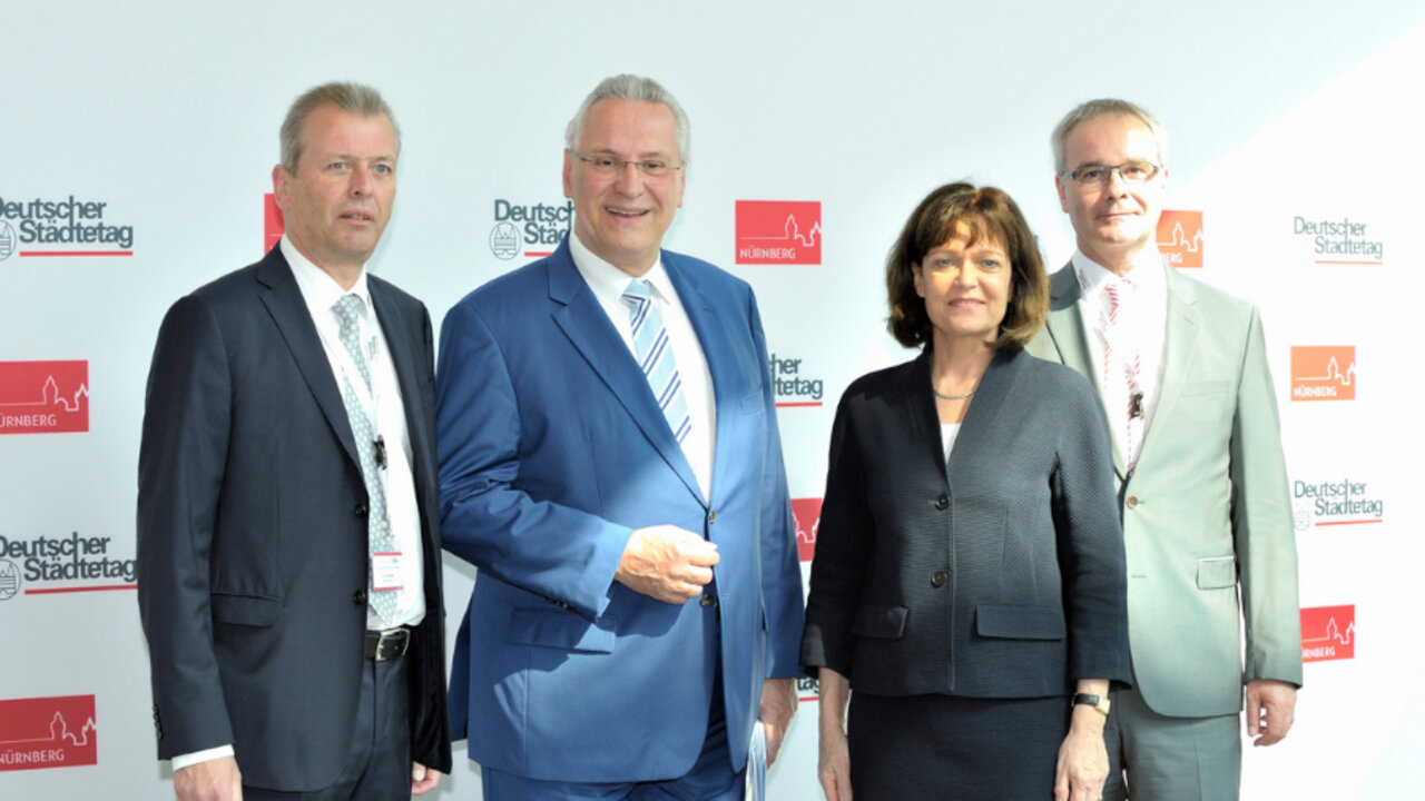 Bayrischer Staatsminister Joachim Herrmann mit Städtetagsspitze