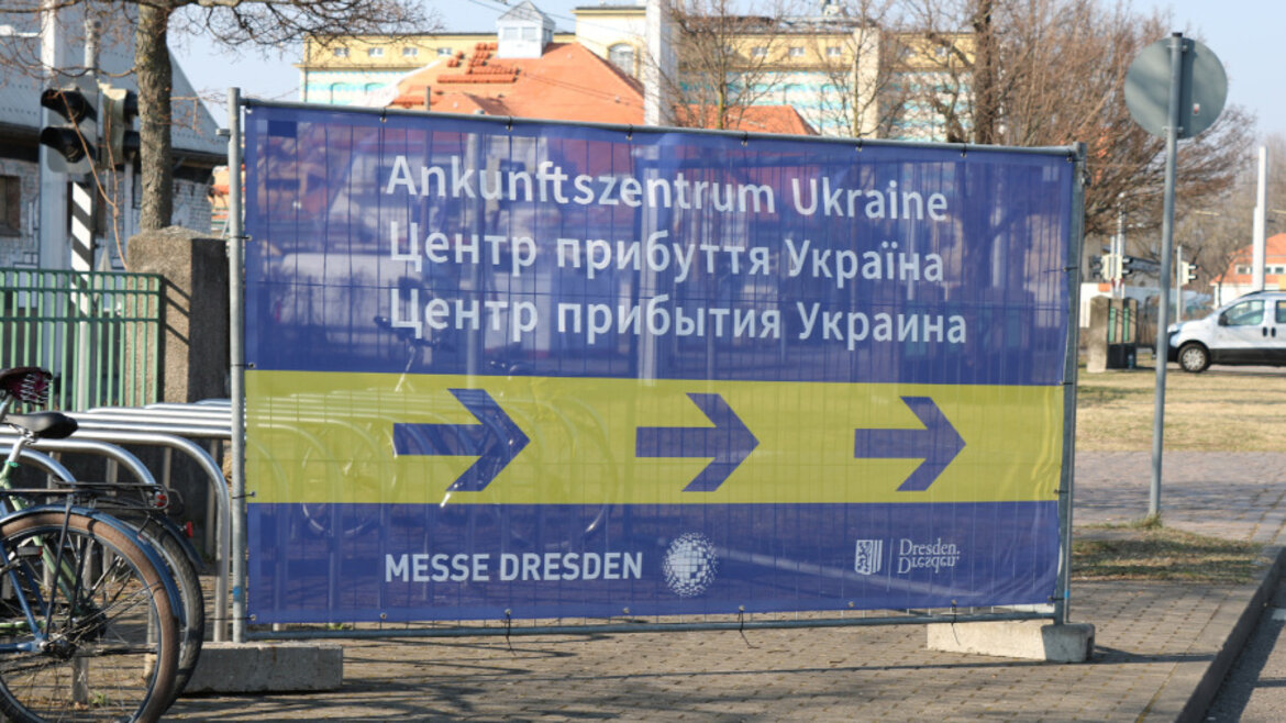 Infotransparent für das "Ankunftszentrum Ukraine" in der Messe Dresden