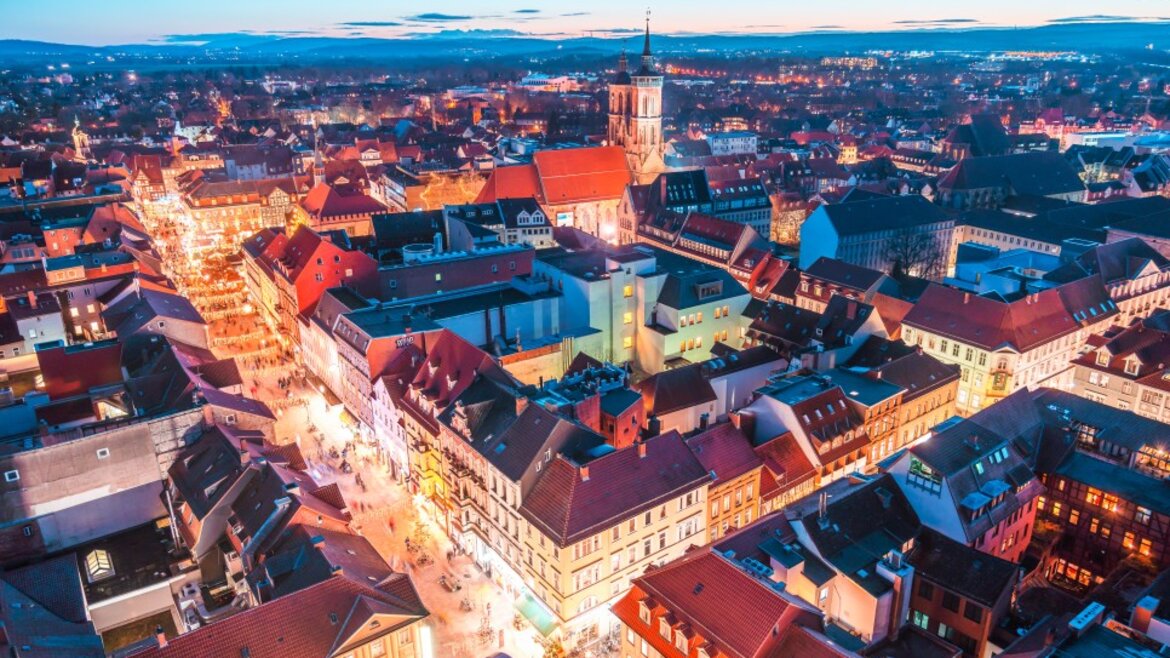 Blick auf die Innenstadt von Göttingen am Abend