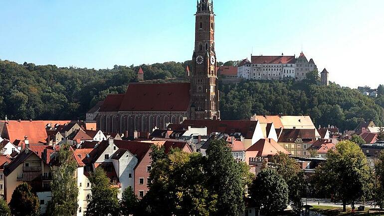 Landshut mit Blick auf die Martinskirch und auf die Burg Trausnitz