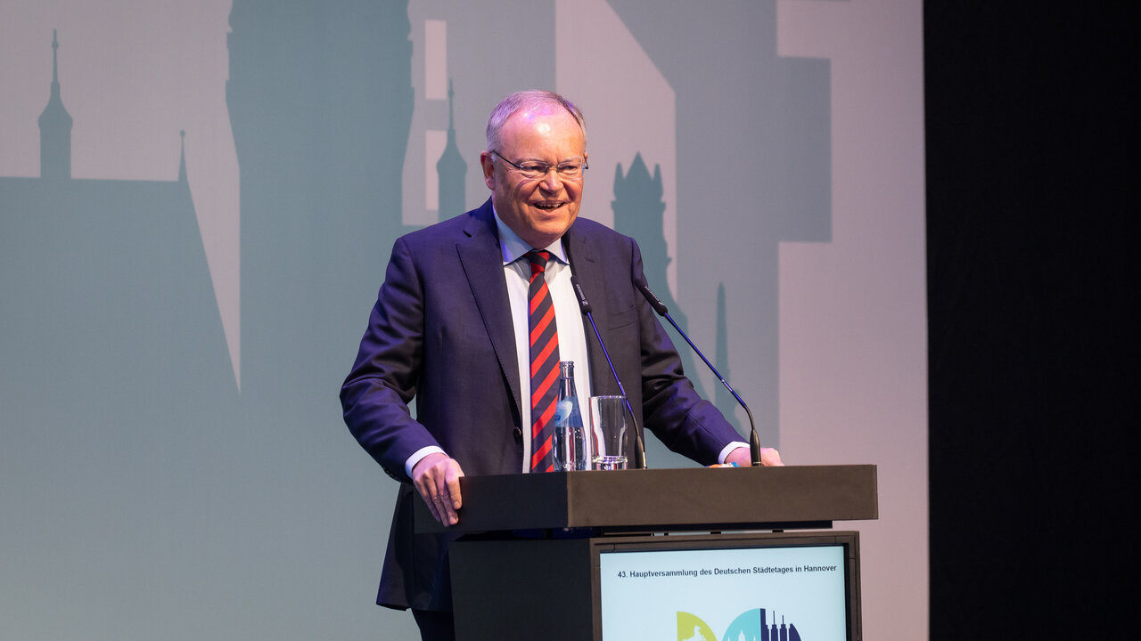 Stephan Weil, noch amtierender Ministerpräsident des Landes Niedersachsen, hielt eine Rede auf der Hauptversammlung des Deutschen Städtetages.