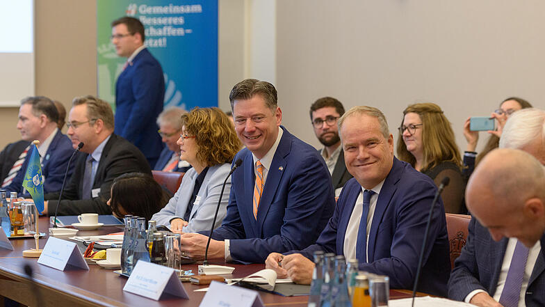 Bürgermeister David Holt (l.) aus Oklahoma City (USA) und Präsident der United States Conference of Mayors, und Prof. Dr. Eckardt Würzner, Oberbürgermeister aus Heidelberg, Erster Stellvertreter des Städtetagspräsidenten.