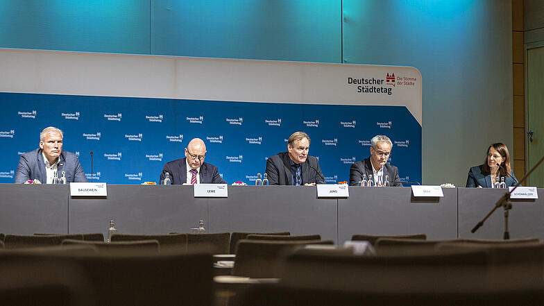 Bild des Plenums bei der Auftakt-Pressekonferenz des Deutschen Städtetages zur Hauptversammlung 2021