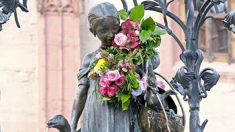 Göttingen - Das Gänseliesel vor dem Alten Rathaus