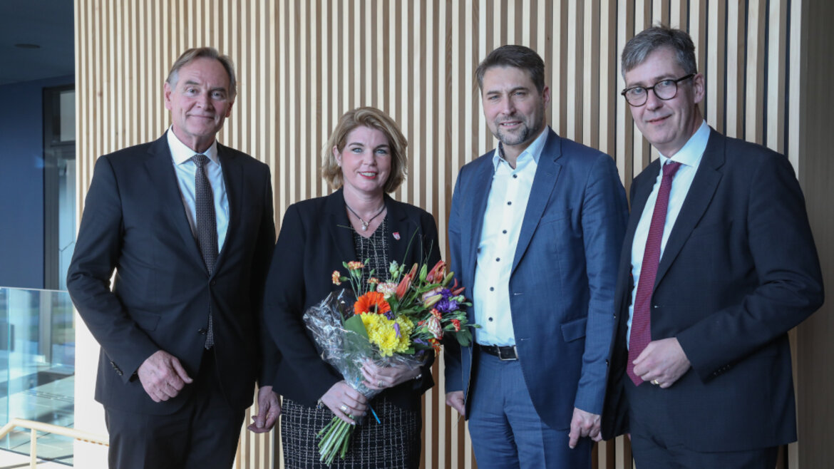 V.l.n.r.: Burkhard Jung, Präsident des Deutschen Städtetages; Claudia Kalisch, neu ernannte Vizepräsidentin des Deutschen Städtetages; Uwe Conradt, Vizepräsident des Deutschen Städtetages; Christian Schuchardt, Hauptgeschäftsführer des Deutschen Städtetages