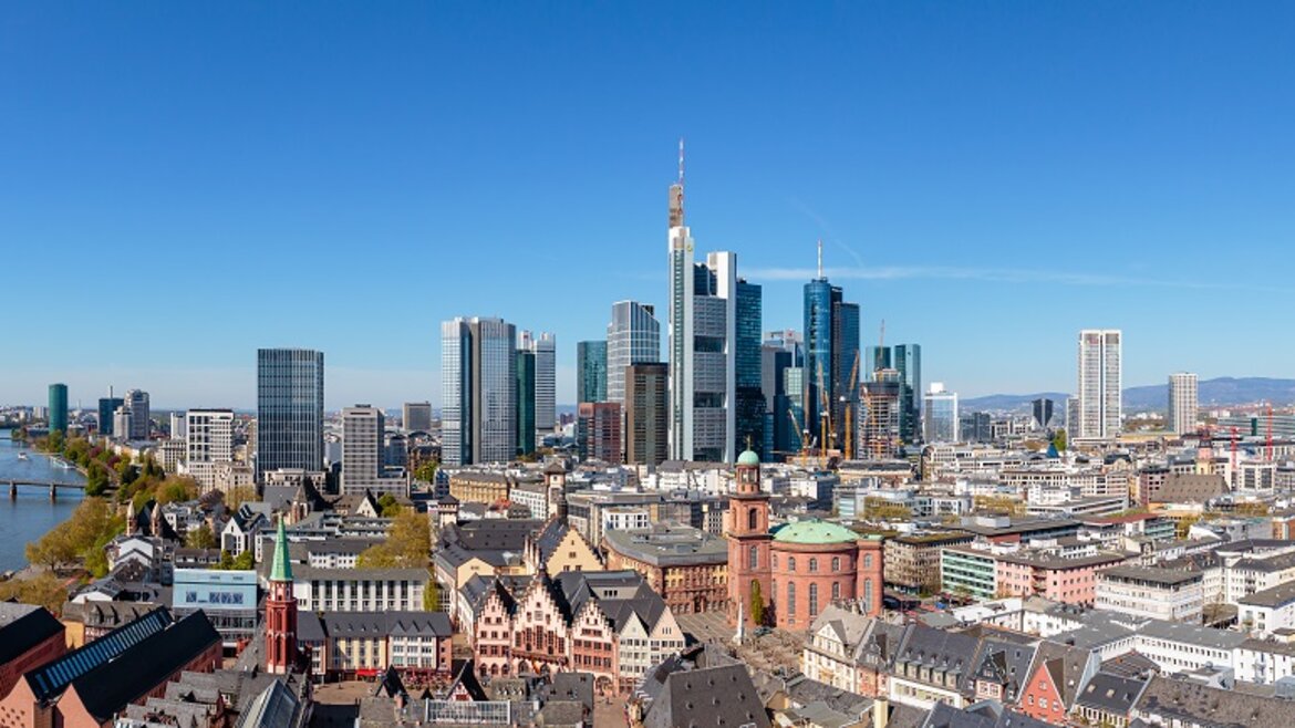 Blick auf die Skyline der Stadt Frankfurt am Main