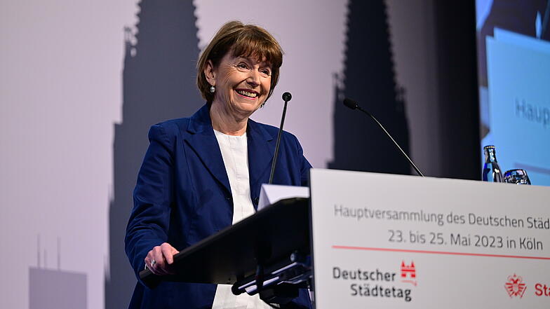 Henriette Reker, Oberbürgermeisterin der gastgebenden Stadt Köln, Präsentation der Stadt Köln und Begrüßung bei der Hauptversammlung des Deutschen Städtetages am 23. Mai 2023