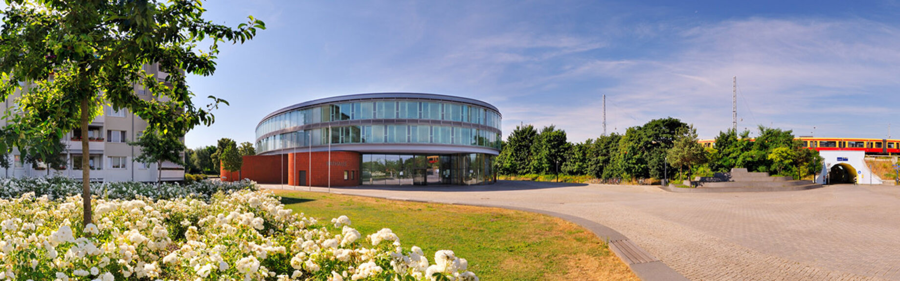 Rathaus und Rathausplatz von Hennigsdorf