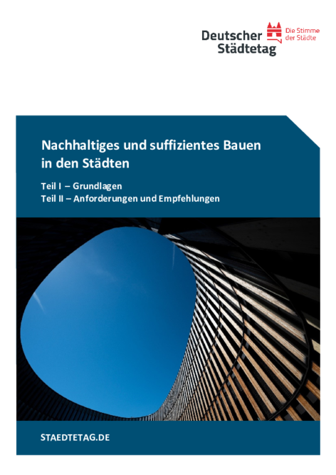 Cover der Publikation "Nachhaltiges und suffizientes Bauen" mit Foto des neuen Rathauses der Stadt Freiburg