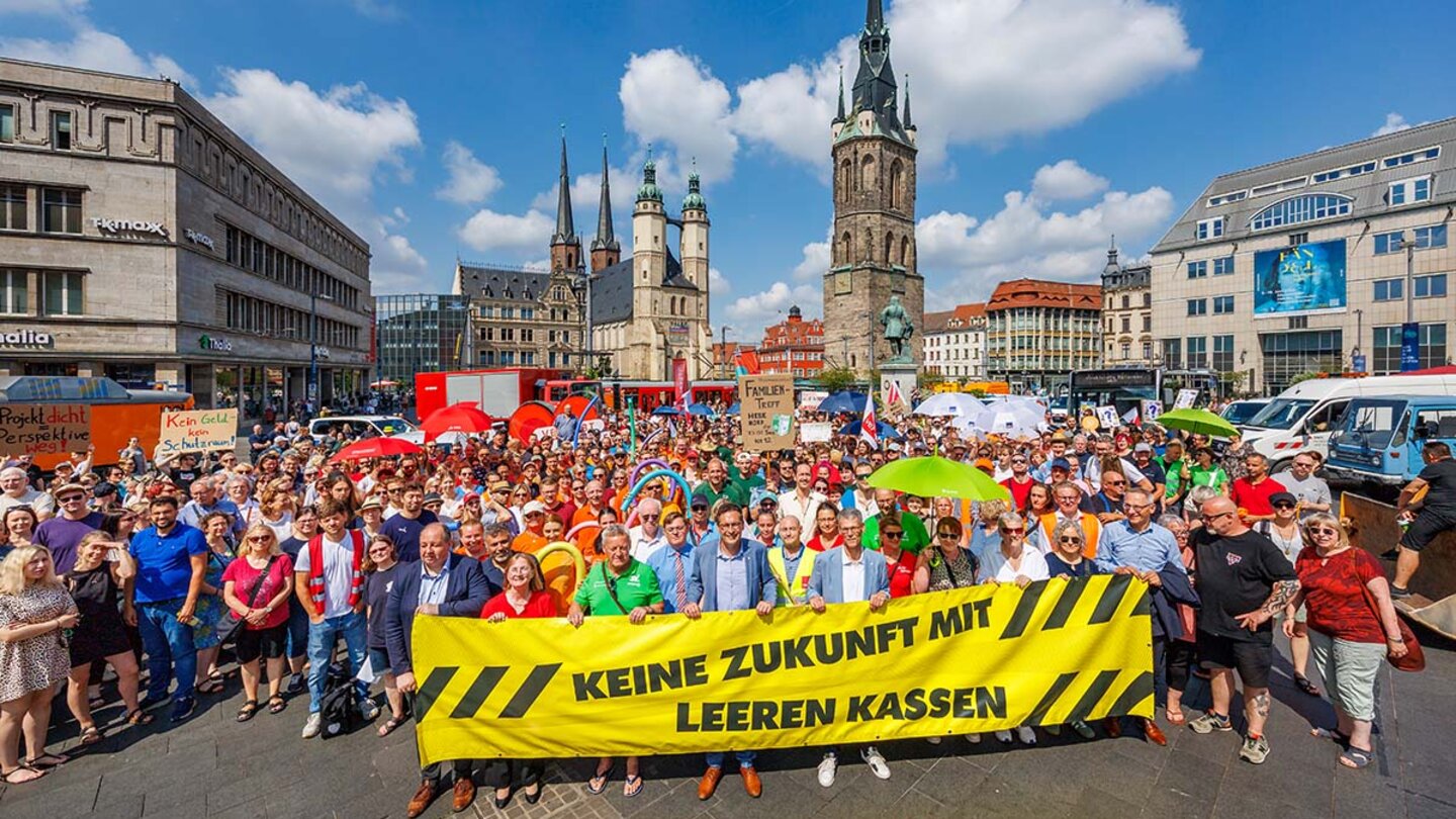 Blick auf den Marktplatz in Halle (Saale) zum Aktionstag "Kommunen am Limit"