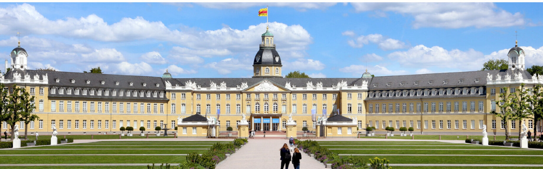 Karlsruher Schloss - Es wurde ab 1715 im Stile des Barocks als Residenz des Markgrafen Karl Wilhelm von Baden-Durlach errichtet.