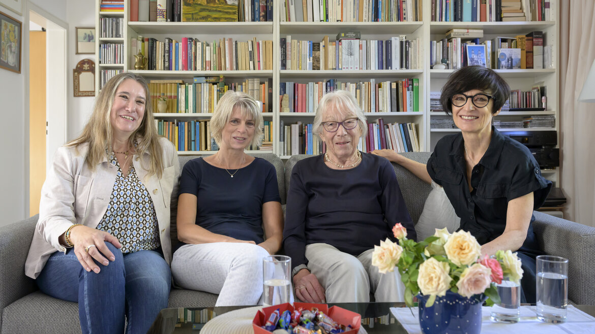 Von links: Koordinatorin Antje Maaß vom Projekt "ZwischenMenschlich", das „Besuchs-Tandem“ Sabine Beisel und Dorrit Kaufmann und die Heidelberger Bürgermeisterin Stefanie Jansen