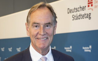 Porträtbild von Burkhard Jung, Oberbürgermeister aus Leipzig, Präsident des Deutschen Städtetages