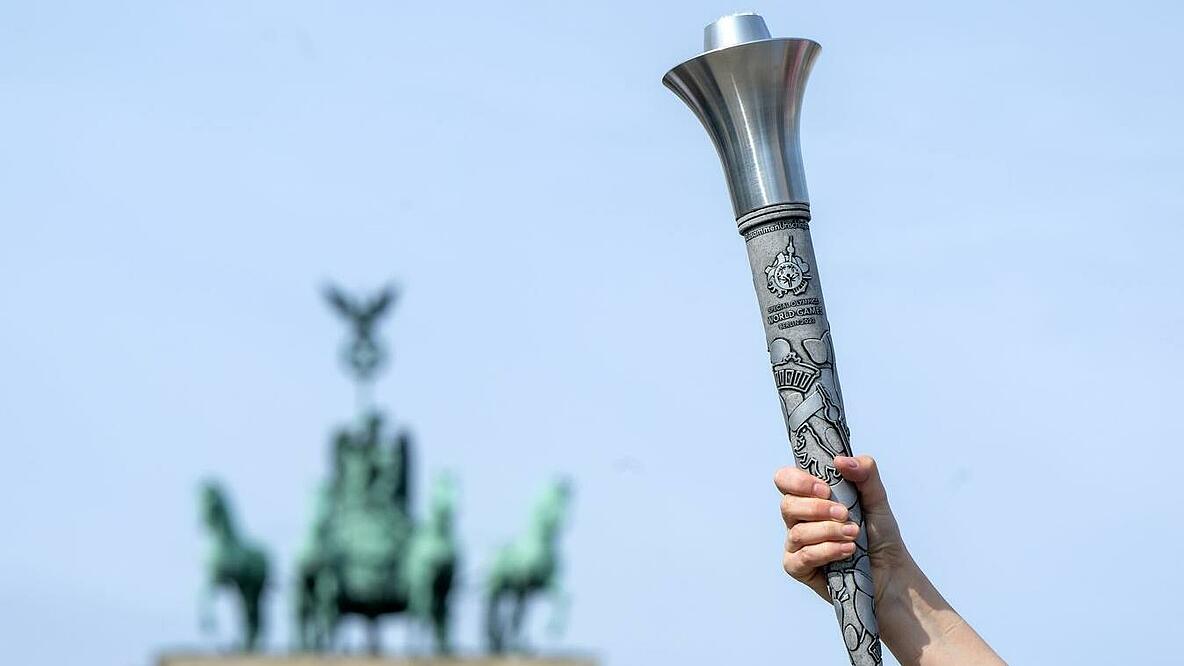 Die Fackel wurde extra für die Special Olympics World Games in Berlin angefertigt und ist ein Unikat. Das Design der Fackel  enthält die Elemente des Weltspiele-Logos wie den Berliner Bären, Brandenburger Tor, Fernsehturm und das Herz.
