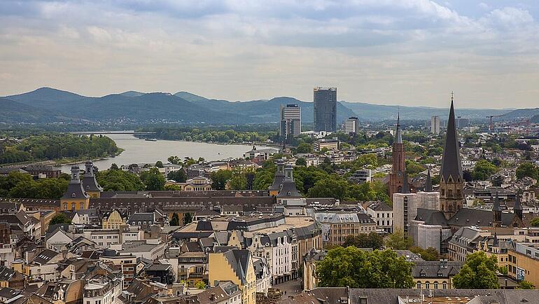 Luftbild der Innenstadt von Bonn.