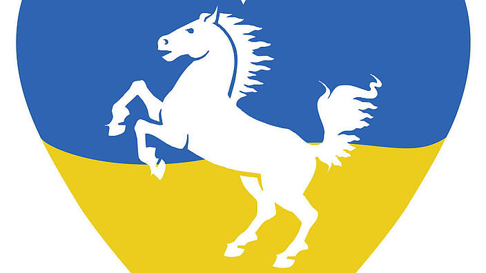 Wappen der Stadt Stuttgart mit Herz in den Farben der ukrainischen Flagge im Hintergrund
