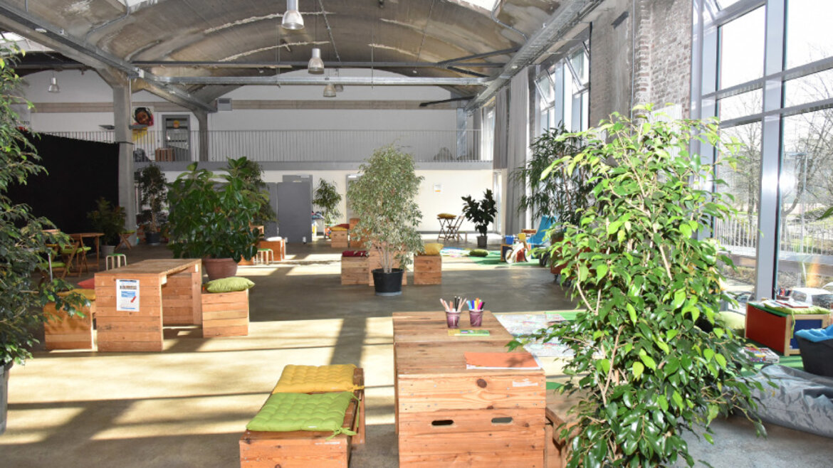 Depot an der Talstraße mit Sitzgelegenheiten