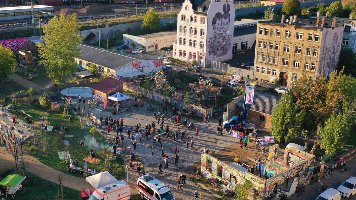 Überblickfoto, das den Bürgerpark Freifeld in Halle (Saale) von oben zeigt