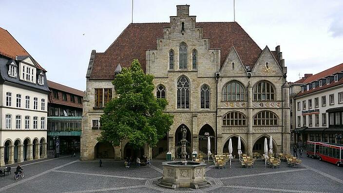 Das Rathaus und der Rathausvorplatz von Hildesheim