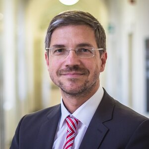 Portraitbild von Oberbürgermeister Mike Schubert