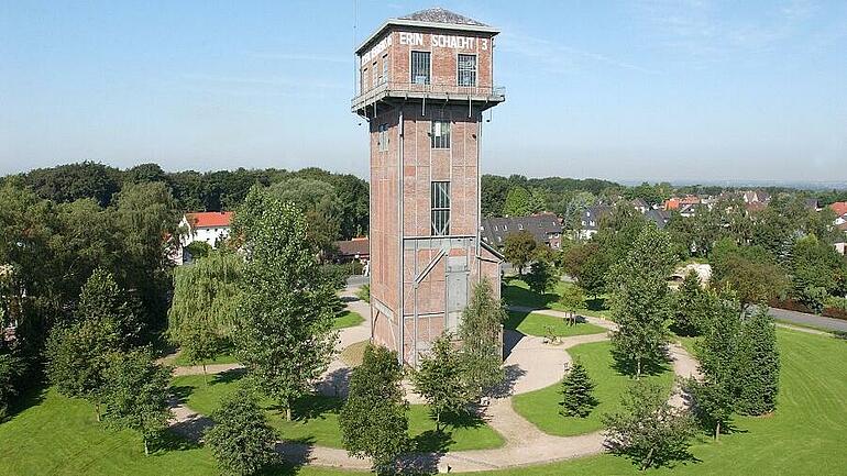 Castrop-Rauxel - Ansicht des Hammerkopfturms mit dem Keltischen Baumkreis