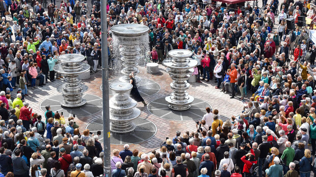 Eines der Interventionsflächen-Projekte: der Marktbrunnen des Londoner Künstlers Daniel Widrig