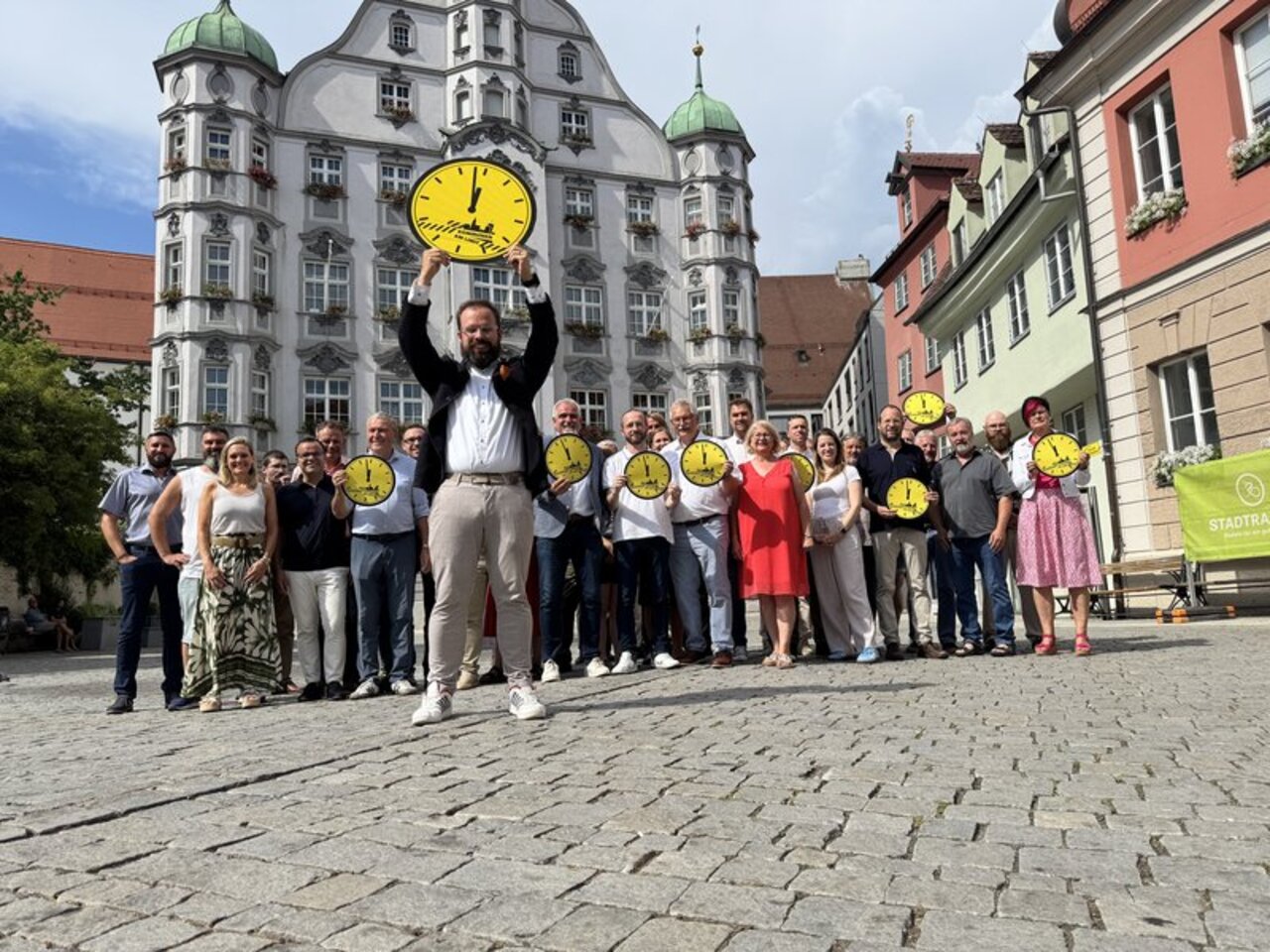 Oberbürgermeister Jan Rothenbacher und der Memminger Stadtrat beteiligen sich am Aktionstag.