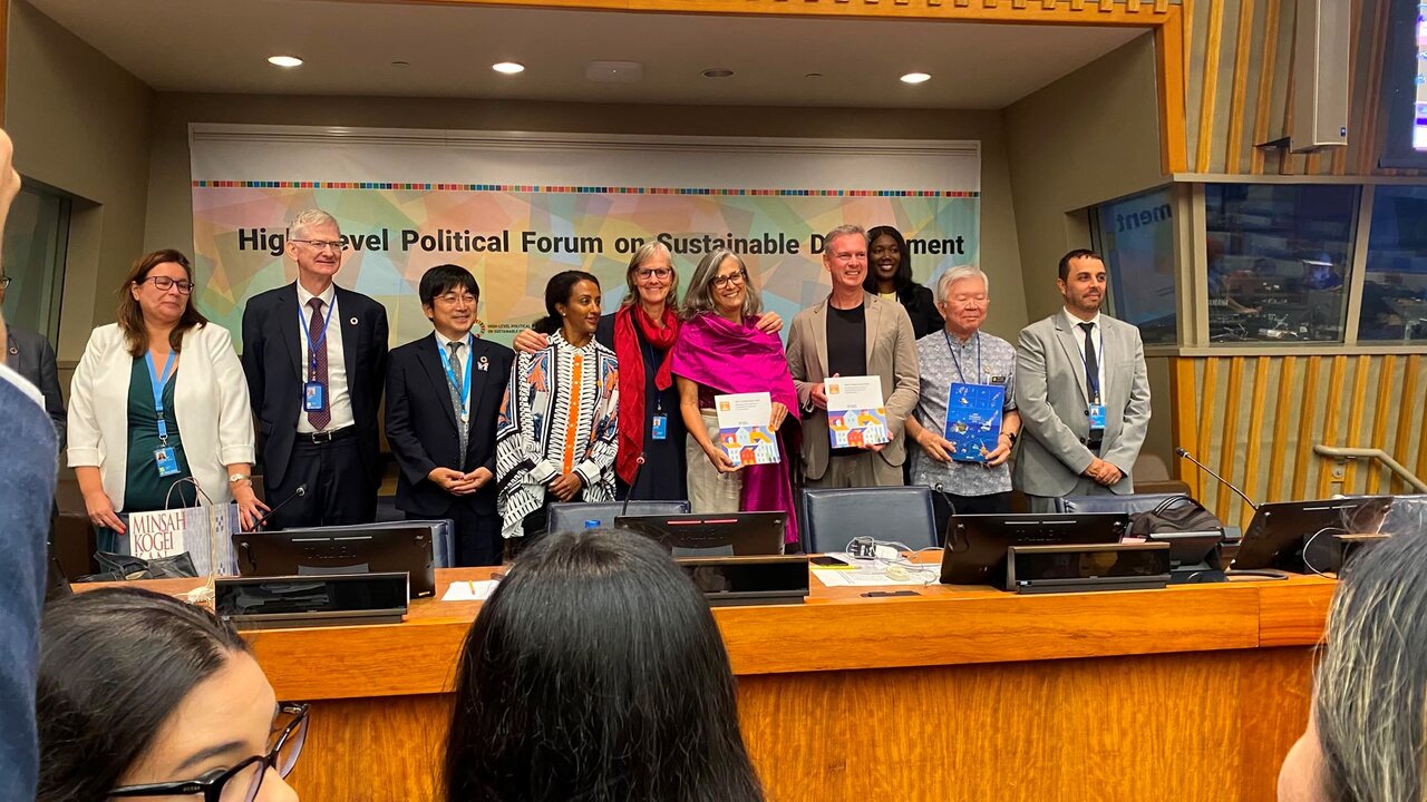 HLPF-Panel "Accelerating SDG 11: Building sustainable, inclusive and  resilient cities through integrated urban systems and human rights" mit u. a. Michael Maas, Bürgermeister der Stadt Pirmasens (4. v. r.).