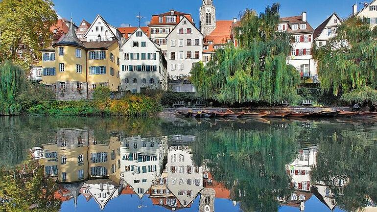 Tübingen - Blick auf die Altstadt mit Neckarfront und Hölderlinturm