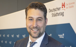 Porträtbild von Uwe Conradt, Oberbürgermeister aus Saarbrücken, Vizepräsident des Deutschen Städtetages