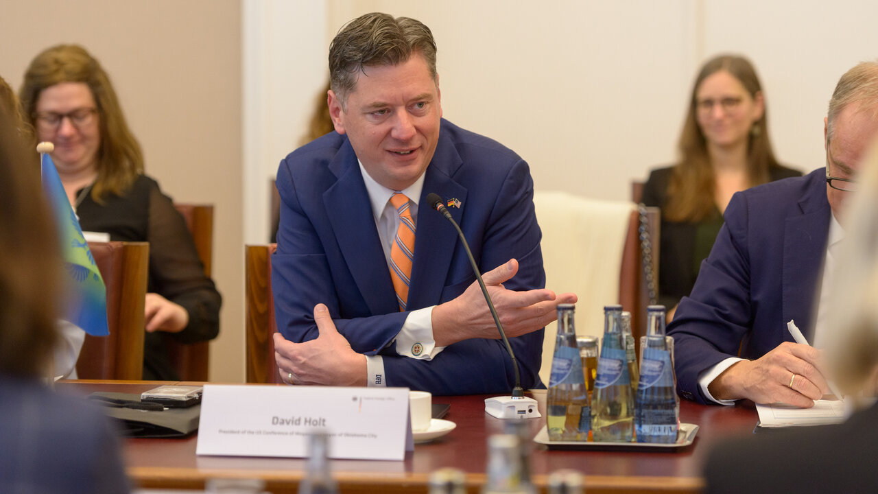 Bürgermeister David Holt aus Oklahoma City (USA) und Präsident der United States Conference of Mayors.