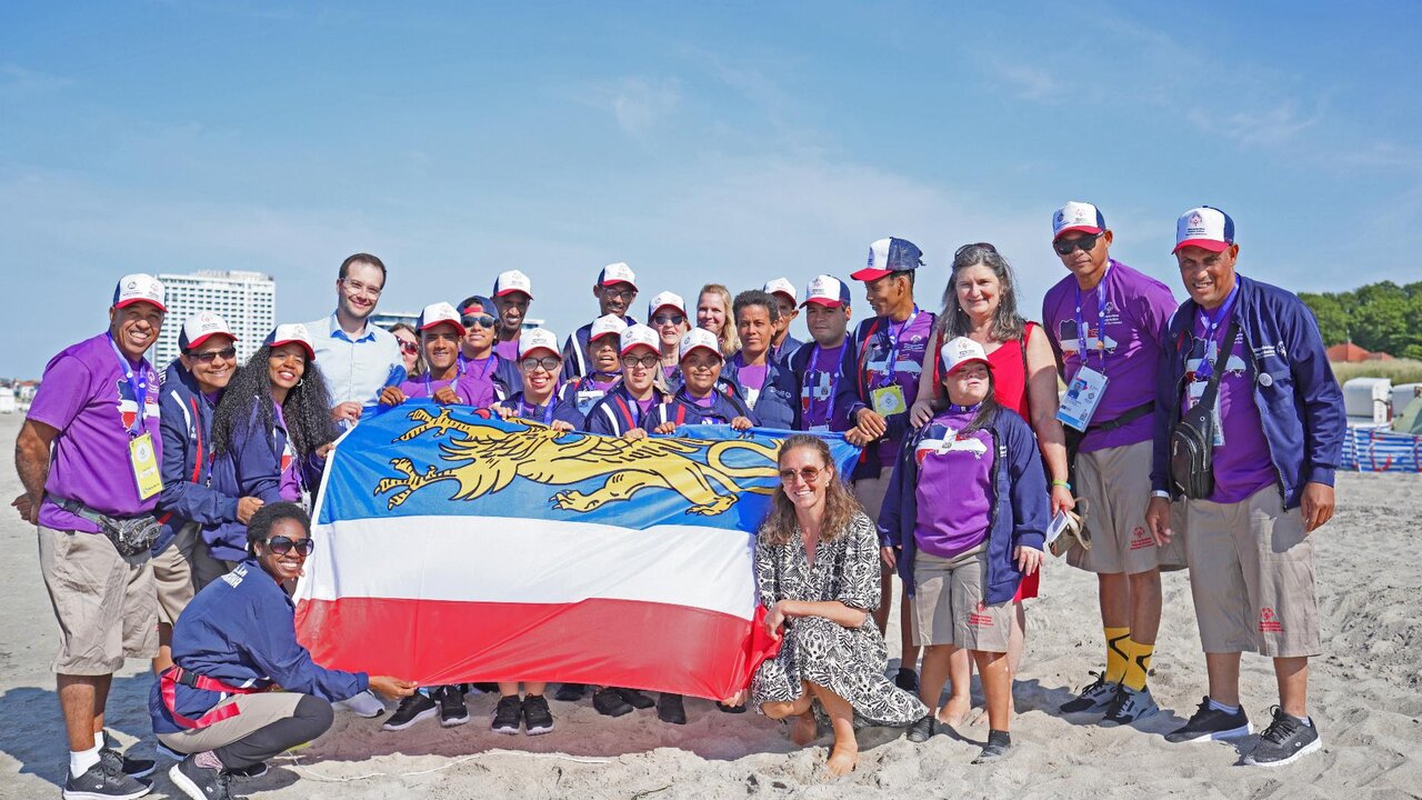 Die Host Town Rostock war mit der Delegation aus der Dominikanischen Republik am Warnemünder Strand.