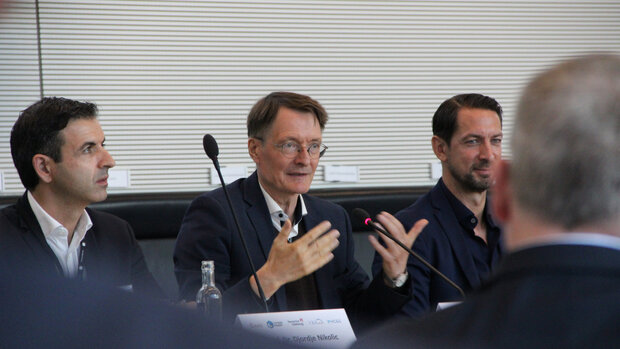 Bundesgesundheitsminister Prof. Karl Lauterbach bei der Veranstaltung im Deutschen Bundestag.