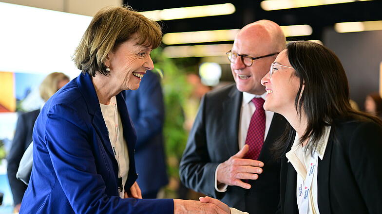 Messerundgang von Henriette Reker und Markus Lewe auf der Hauptversammlung des Deutschen Städtetages am 23. Mai 2023 in Köln