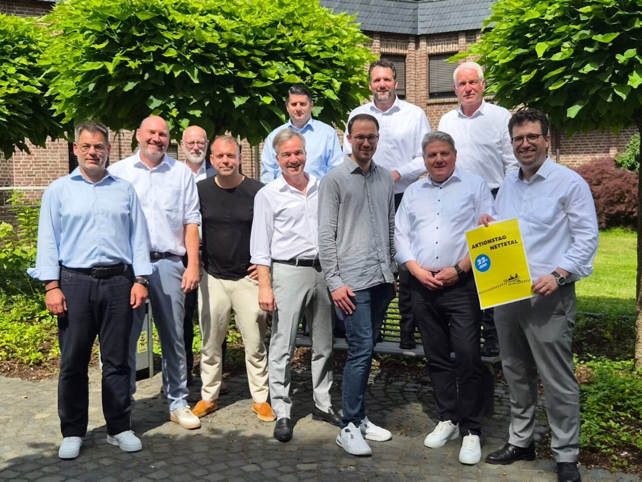 Christian Küsters, Bürgermeister der Stadt Nettetal (r.), u. a. gemeinsam mit Christoph Hopp, Bürgermeister aus Viersen, Bürgermeister Christian Pakusch aus Willich und Bennet Gielen, Landrat des Kreises Viersen.