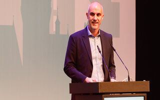 Belit Onay, Oberbürgermeister der Landeshauptstadt Hannover, bei der Begrüßung.