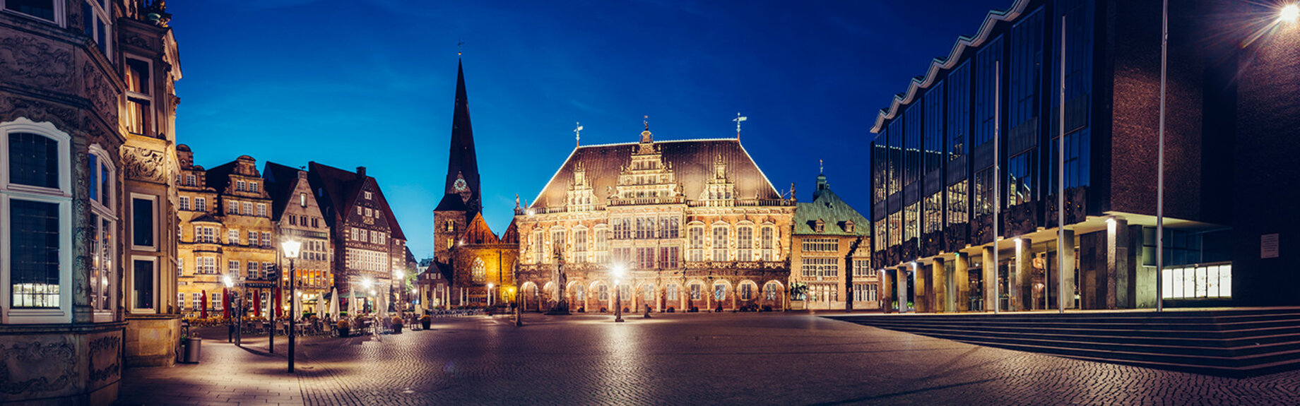 Der Marktplatz von Bremen in der Abenddämmerung