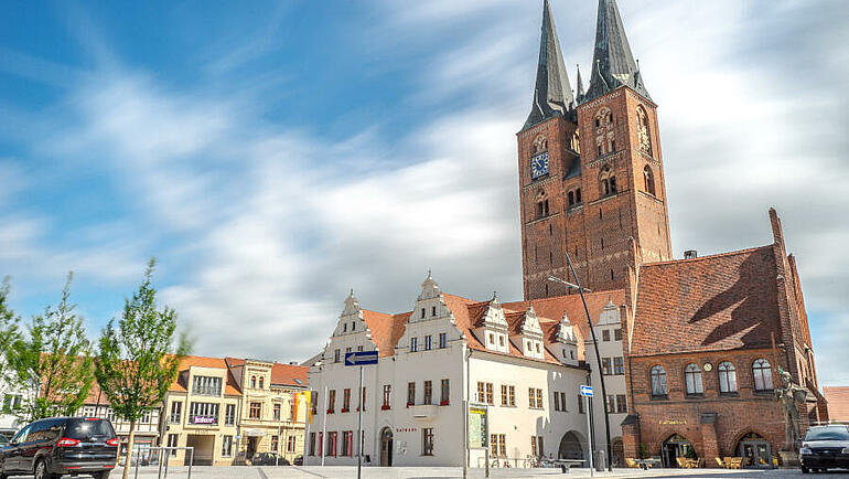 Stendal - Rathaus mit der Pfarrkirch St. Marien