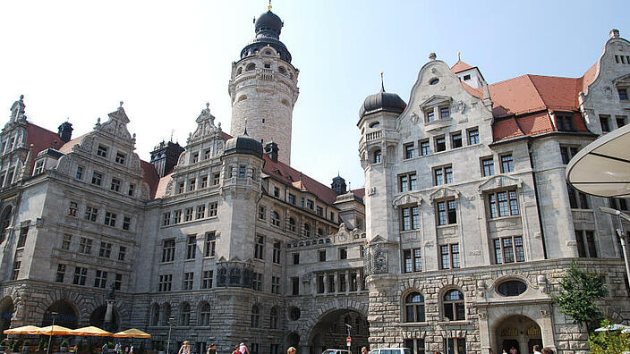 Burgplatz in Leipzig mit Neuem Rathaus und Stadthaus