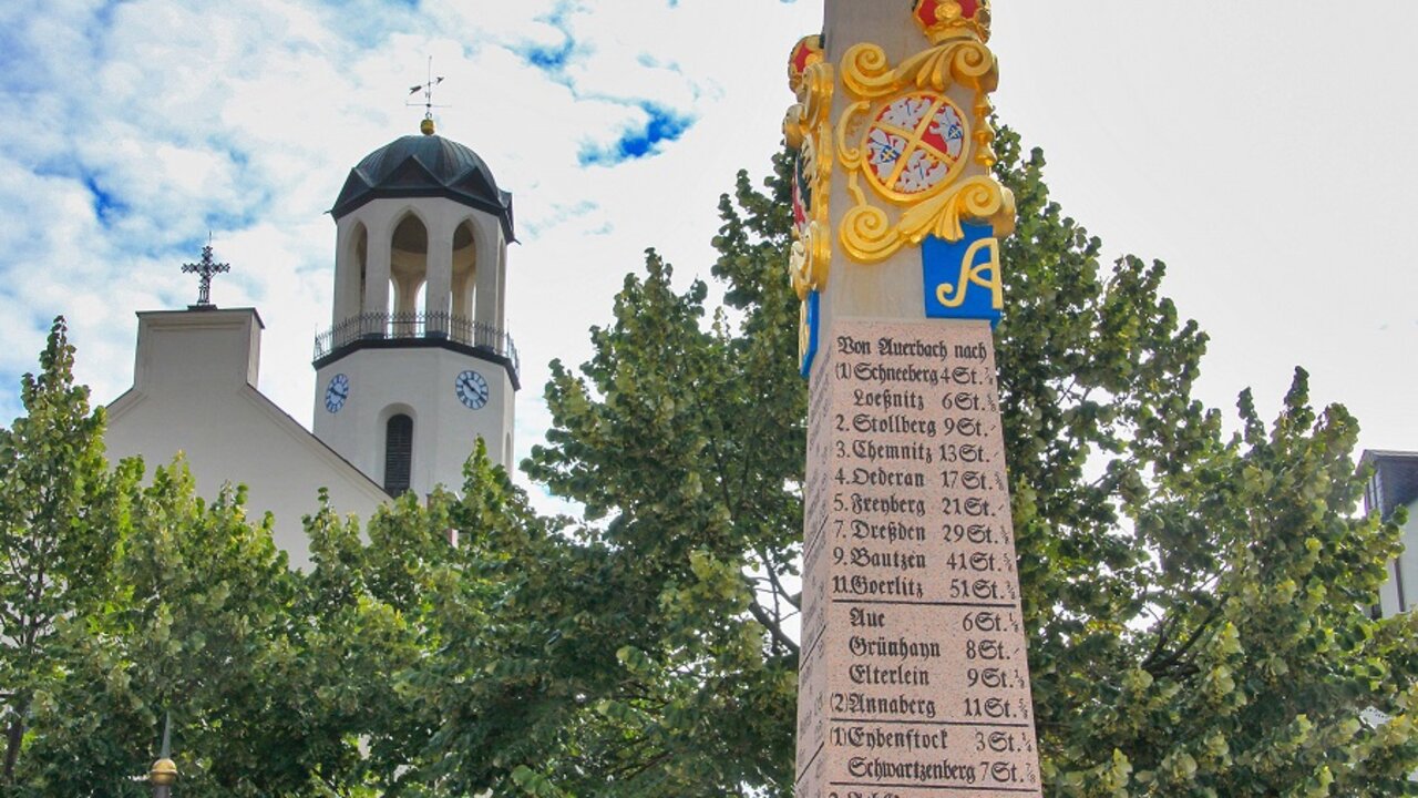 Die Postsäule der Stadt Auerbach Vogtland.