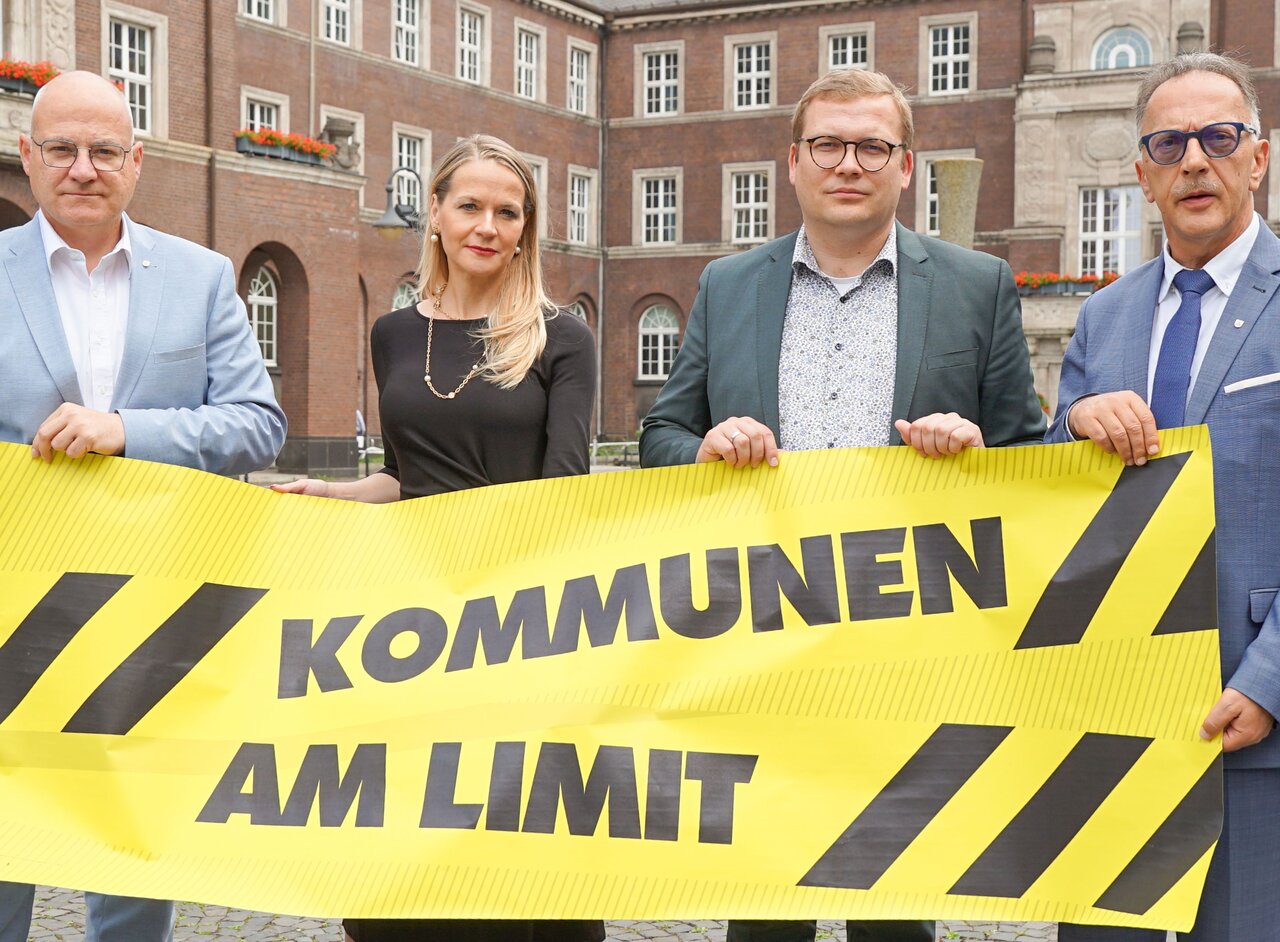V.l.: Klaus Müller, Karen Alexius-Eifert, Matthias Buschfeld, Jochen Brunnhofer der Stadt Bottrop