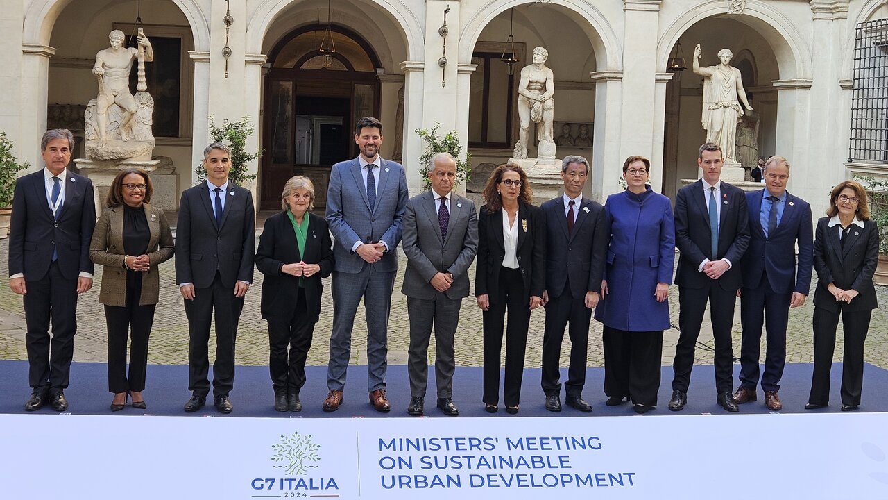 Gruppenfoto der G7 mit U7-Bürgermeistern