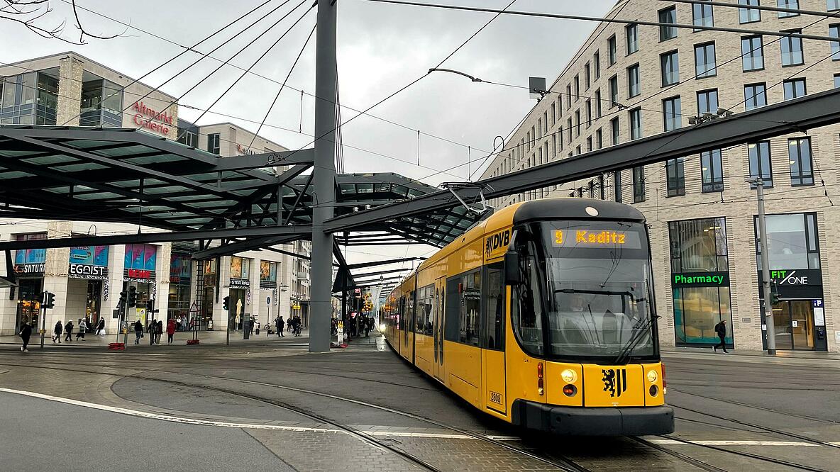 Linie 9 nach Kaditz - Straßenbahn in Dresden