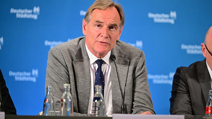 Burkhard Jung, Vizepräsident des Deutschen Städtetages bei der Abschluss-Pressekonferenz der Hauptversammlung des Deutschen Städtetages am 23. Mai 2023 in Köln