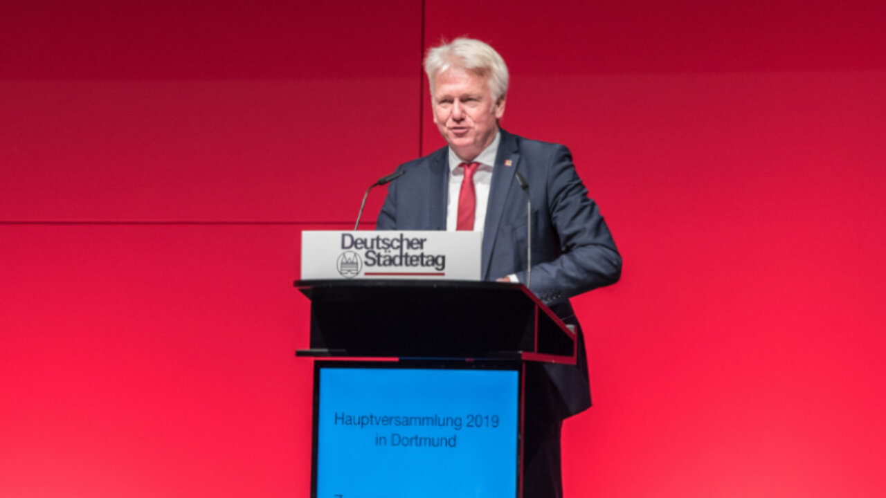 Begrüßung der Delegierten durch den gastgebenen Oberbürgermeister Ullrich Sierau aus Dortmund