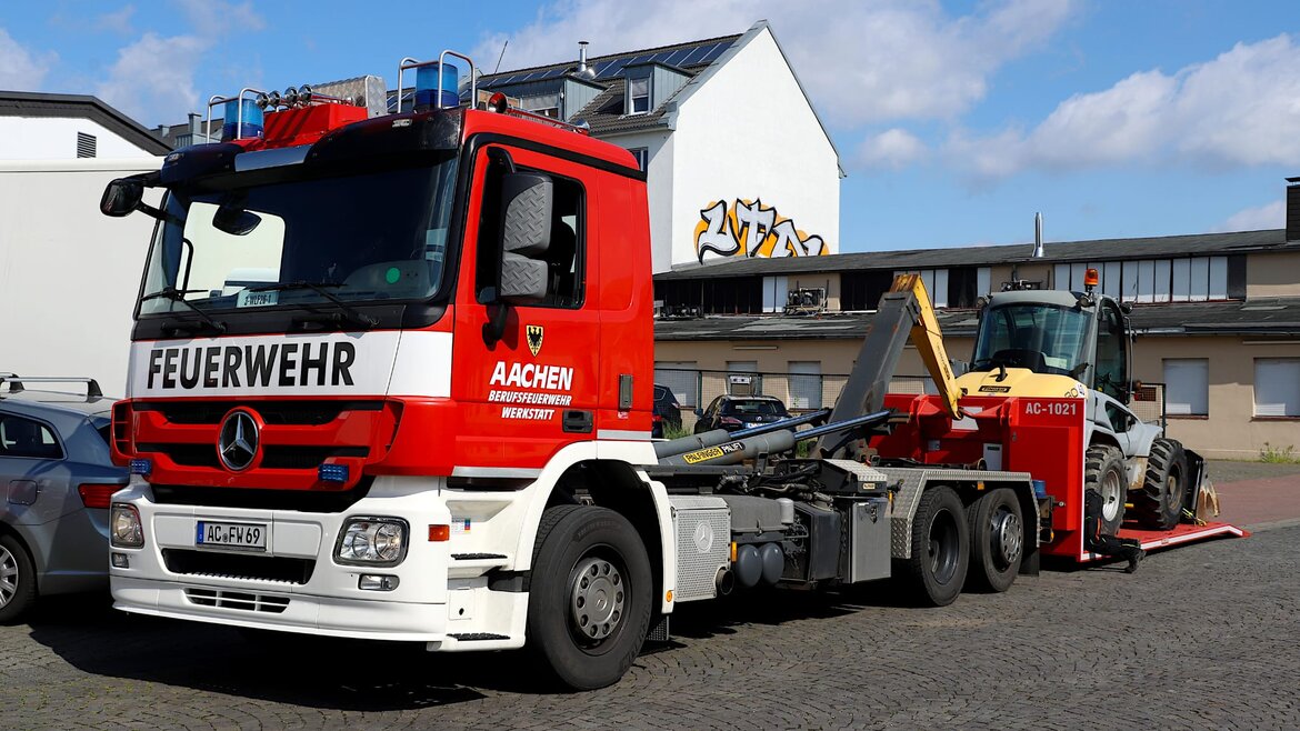 Ein Radlader der Feuerwehr