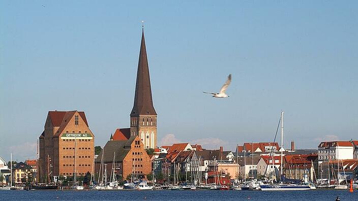 Rostock mit Blick vom Gehldorfer Ufer