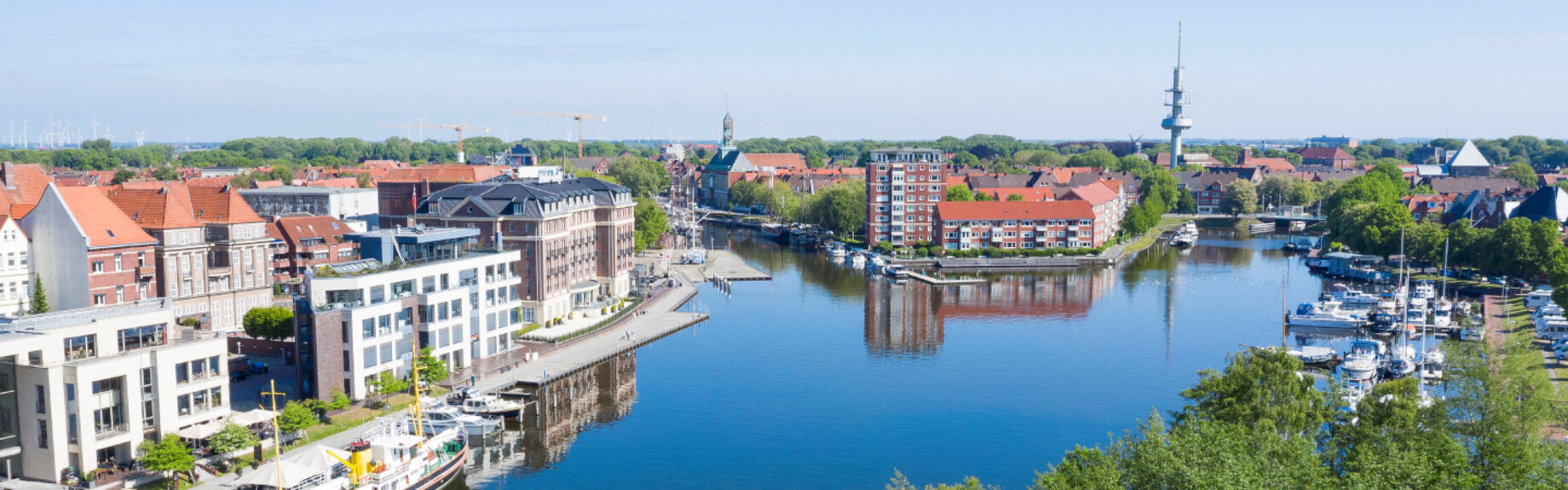Emden - Der Binnenhafen am Morgen